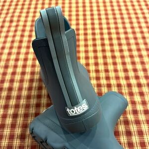 totes Gray and White Winter Boots for Rainy Days